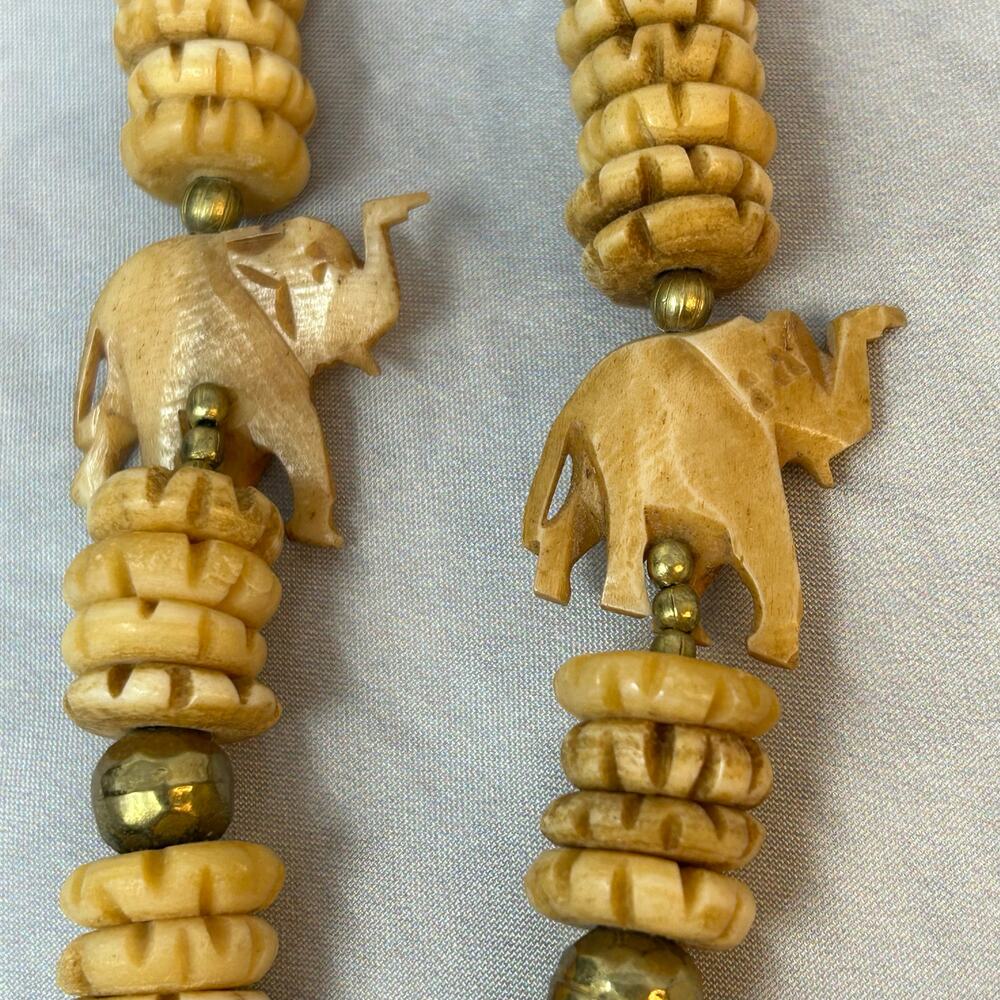 Vintage Necklace Jewelry Carved African Theme Elephant Fish Leaf Pendant 14" - Picture 5 of 6